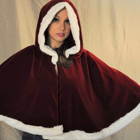 Belle's Winter Cape Beauty and the Beast Animated Movie Disney Classic - Picture 6 of 8